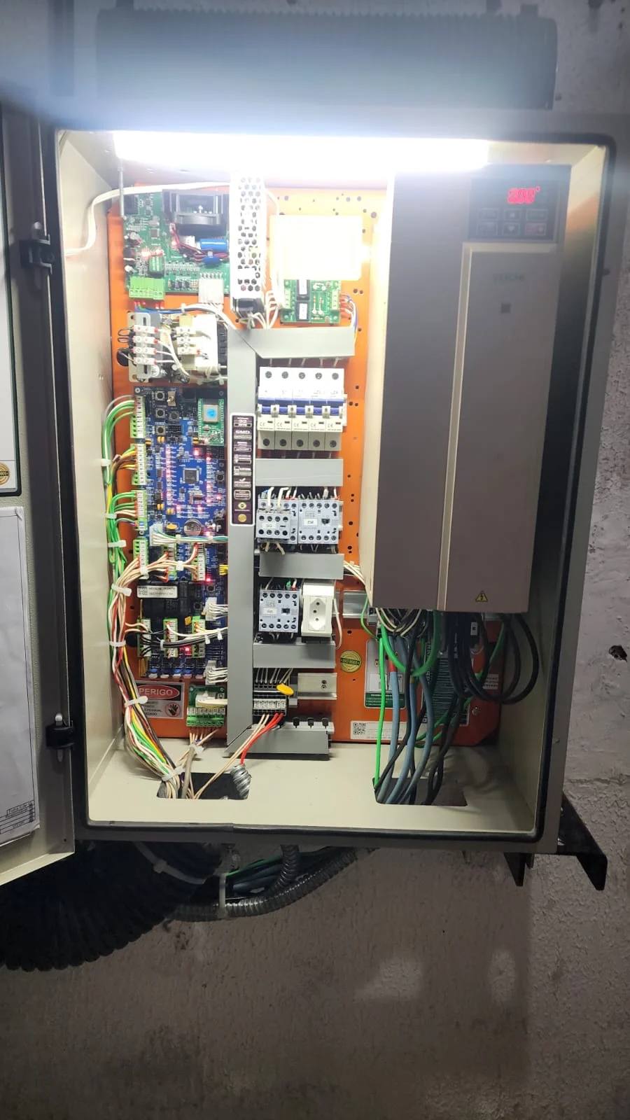 Quadro elétrico de comando